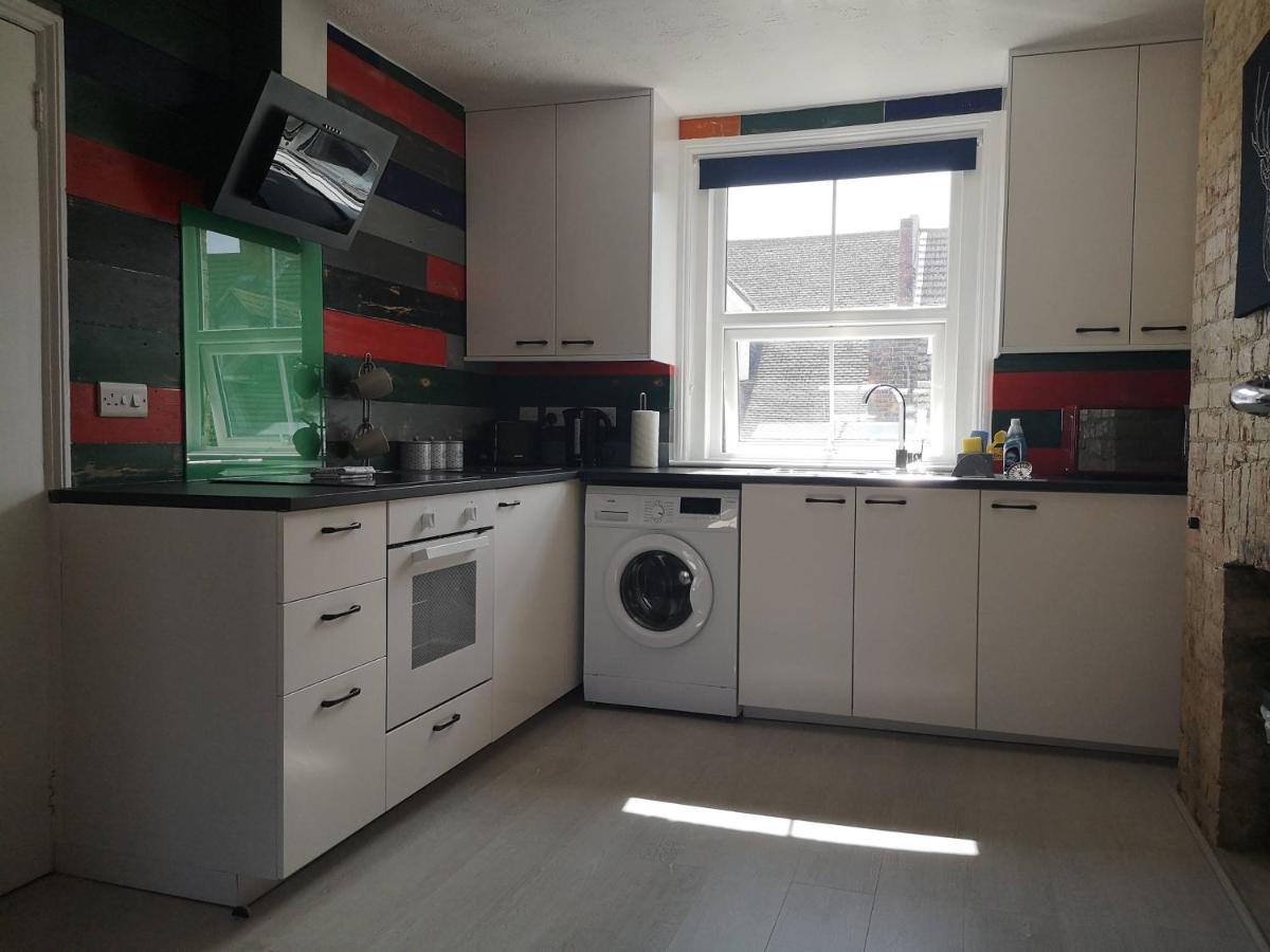 Central Escape Folkestone Ngoại thất bức ảnh