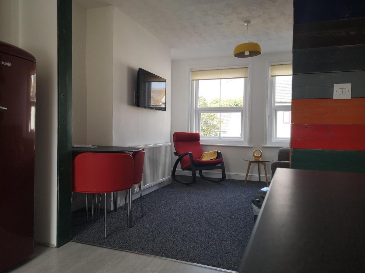 Central Escape Folkestone Ngoại thất bức ảnh